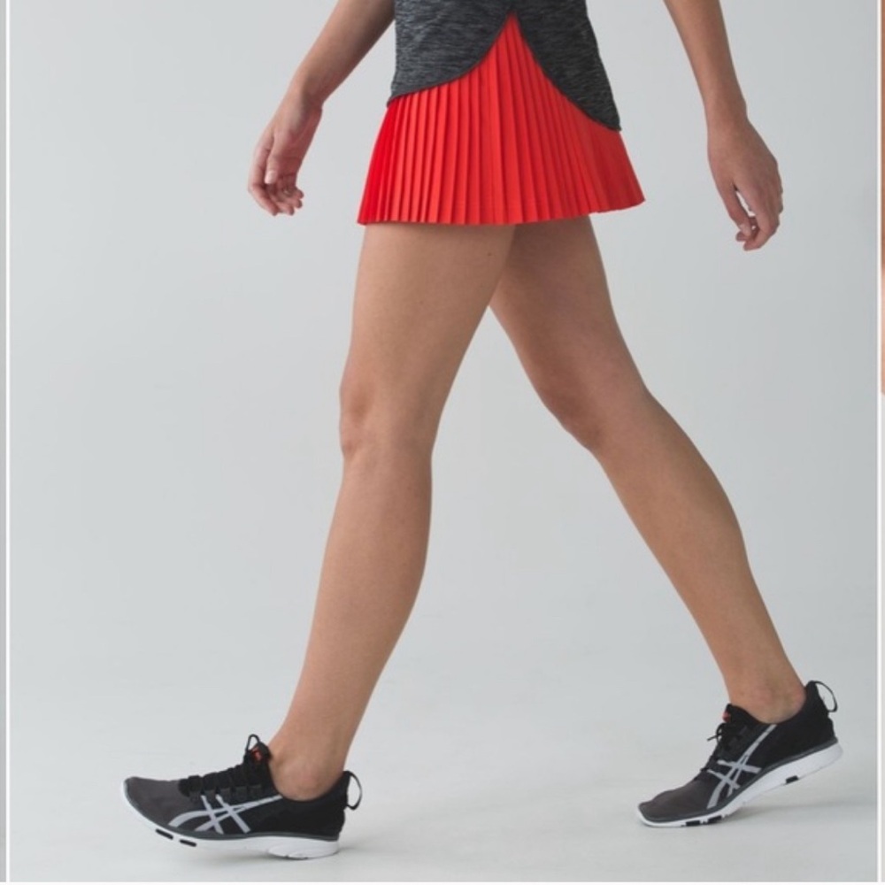 Lululemon street to pleat ll alarming 6 - Picture 3 of 8